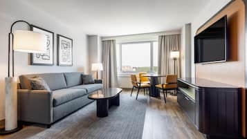 1 bedroom, premium bedding, in-room safe, desk