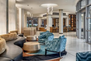 Lobby - Hyatt Centric Chicago O'Hare (Rosemont)