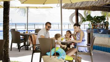 5 restaurants, breakfast, lunch, dinner served; international cuisine