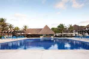3 piscinas externas
