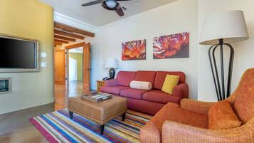 40-Zoll-Fernseher mit Kabelempfang, Kamin