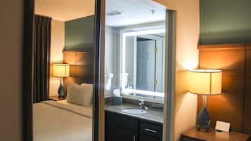 Suite, 1 Bedroom, Kitchen (1 King Bed)