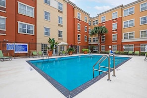 Outdoor pool - Extended Stay America Suites Orlando Conv Ctr 6443 Westwood (Orlando)