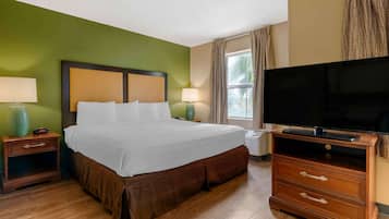 Monolocale Deluxe, 1 letto king con divano letto, non fumatori | Materassi a doppio strato, una scrivania, tende oscuranti