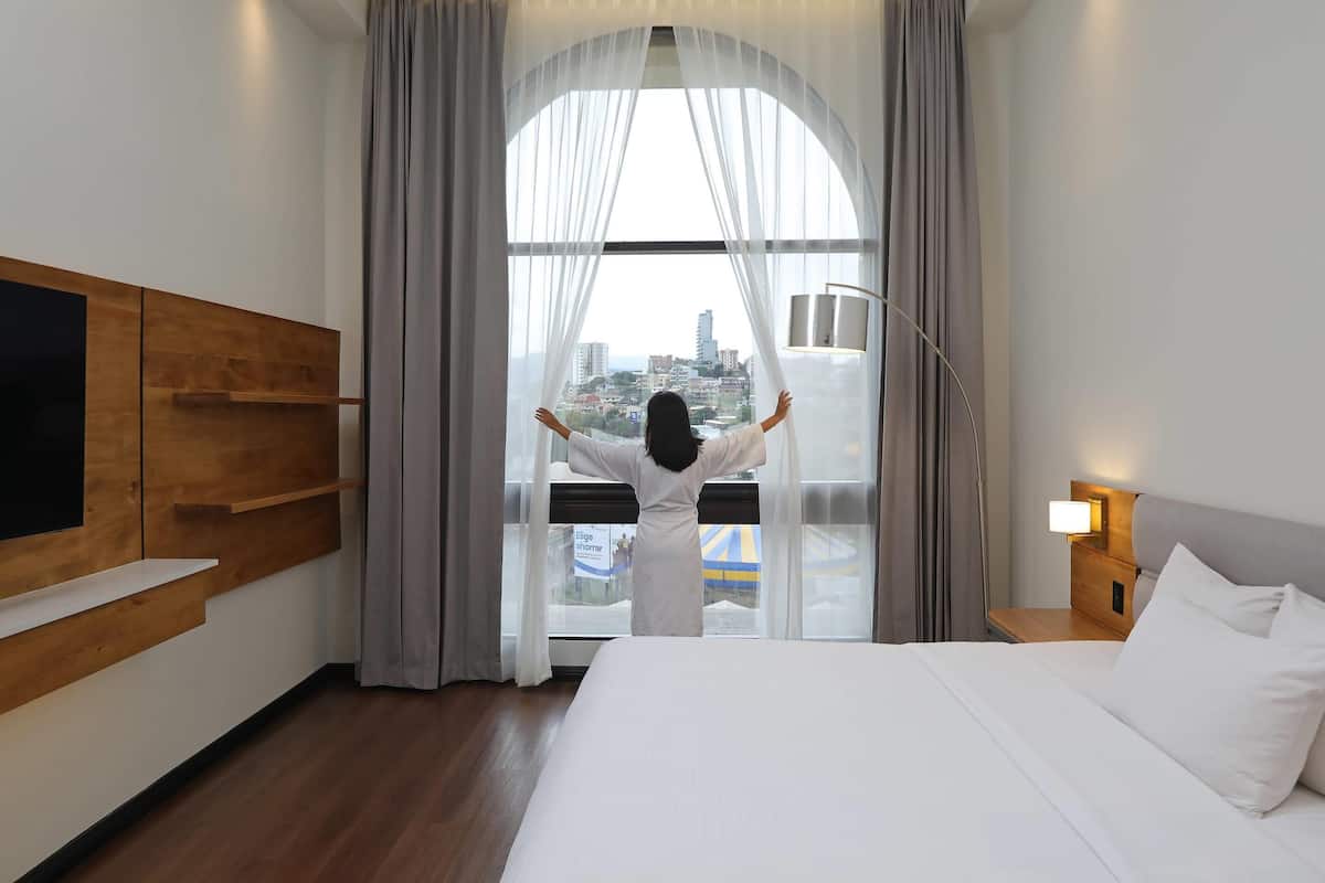 Egyptian cotton sheets, premium bedding, down comforters, pillowtop beds