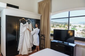 Standard King Room | 1 bedroom, Egyptian cotton sheets, premium bedding, down comforters