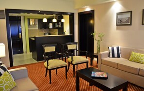 Studio Apartment | Private kitchen | Coffee/tea maker, highchair