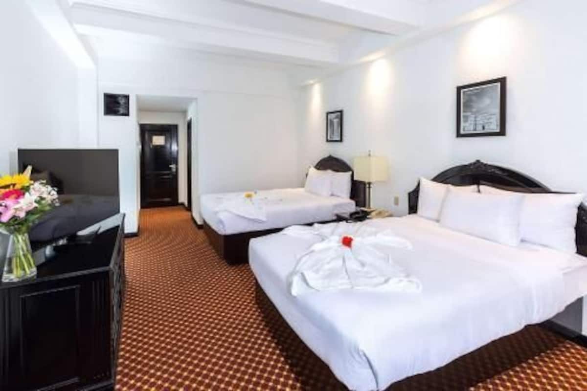 Egyptian cotton sheets, premium bedding, down comforters, pillowtop beds