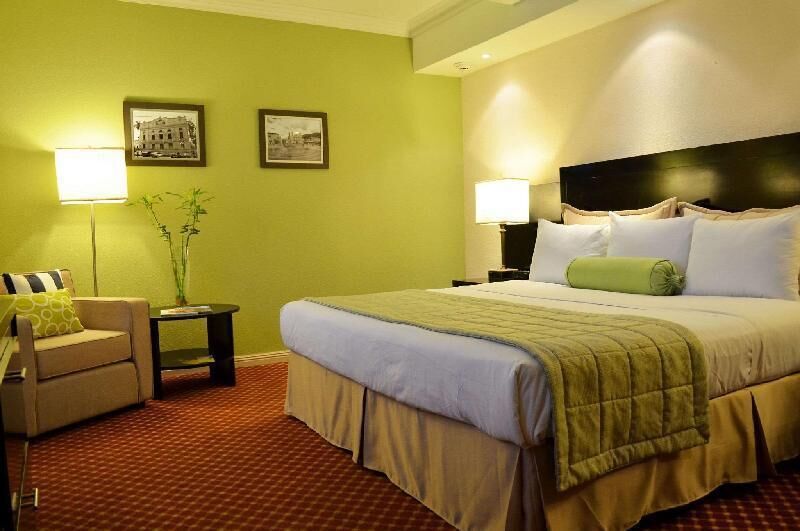 Egyptian cotton sheets, premium bedding, down comforters, pillowtop beds