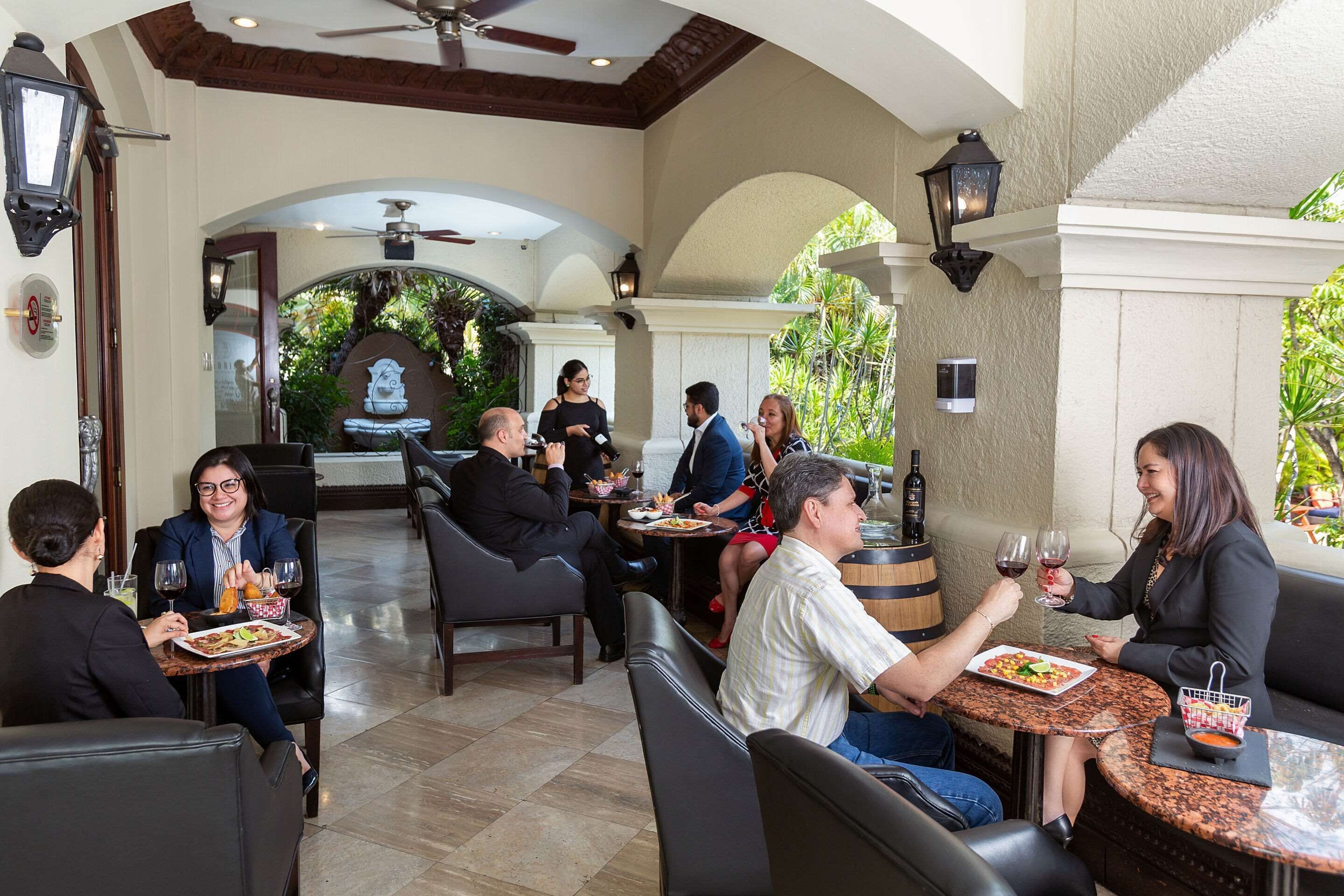 2 restaurants, breakfast, lunch, dinner served; international cuisine