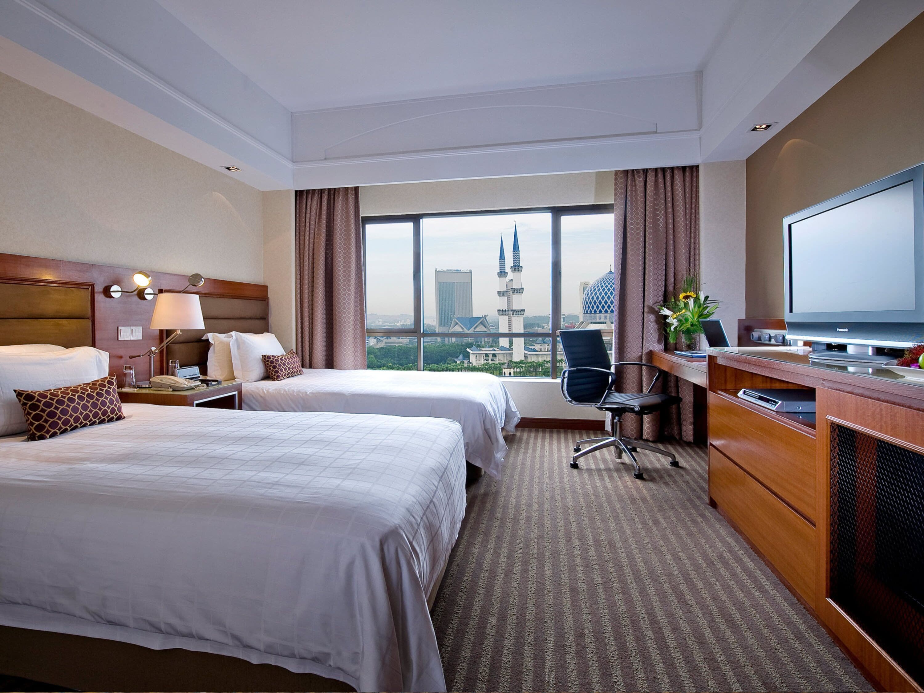 Premier Room | In-room safe, desk, free WiFi, bed sheets