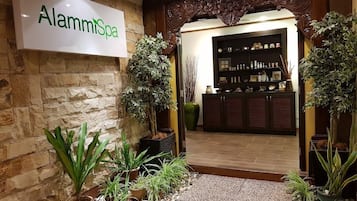 Enter AlammiSpa, where a serene atmosphere awaits, surrounded by lush greenery and a warm welcome.