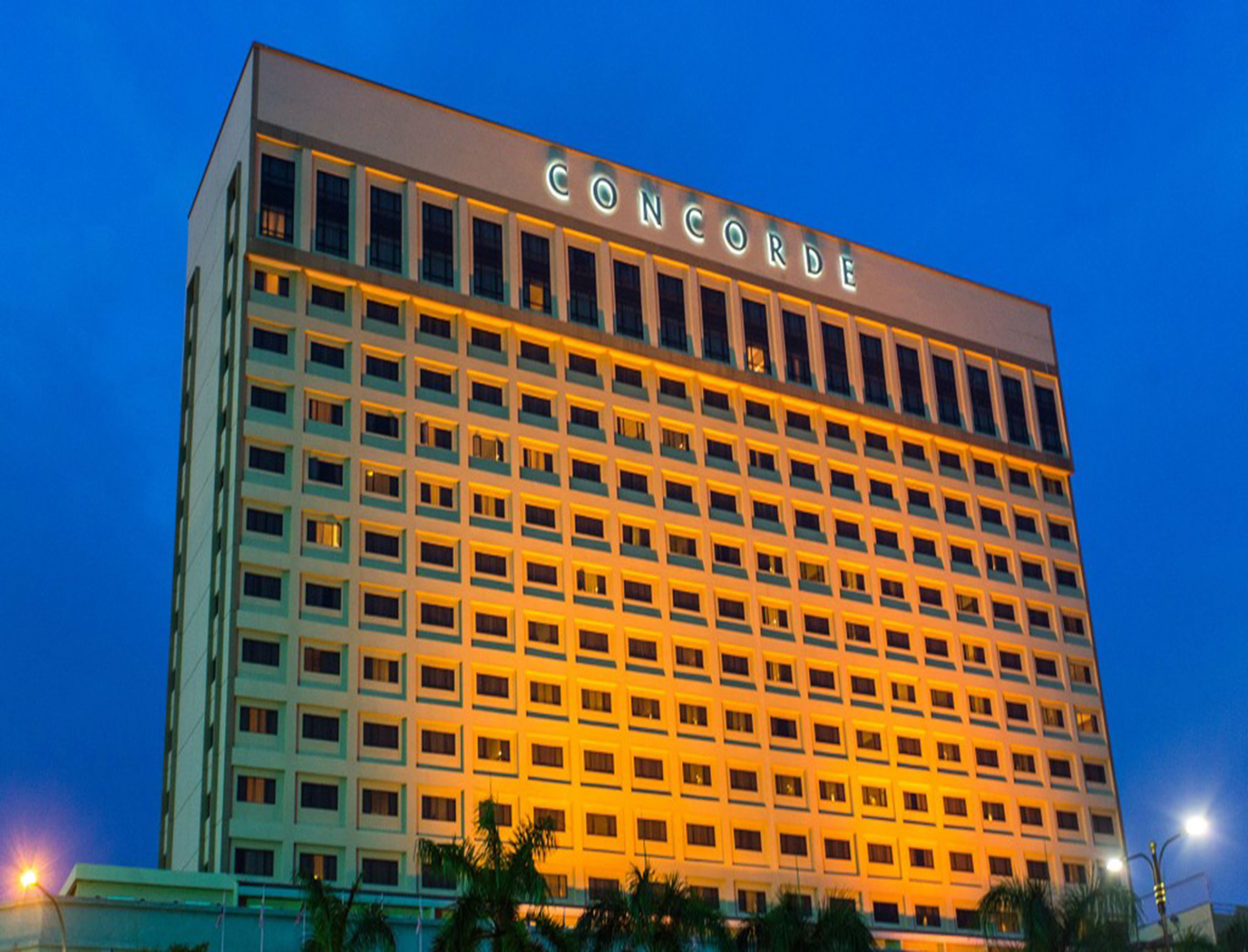 Bagian depan properti - sore/malam