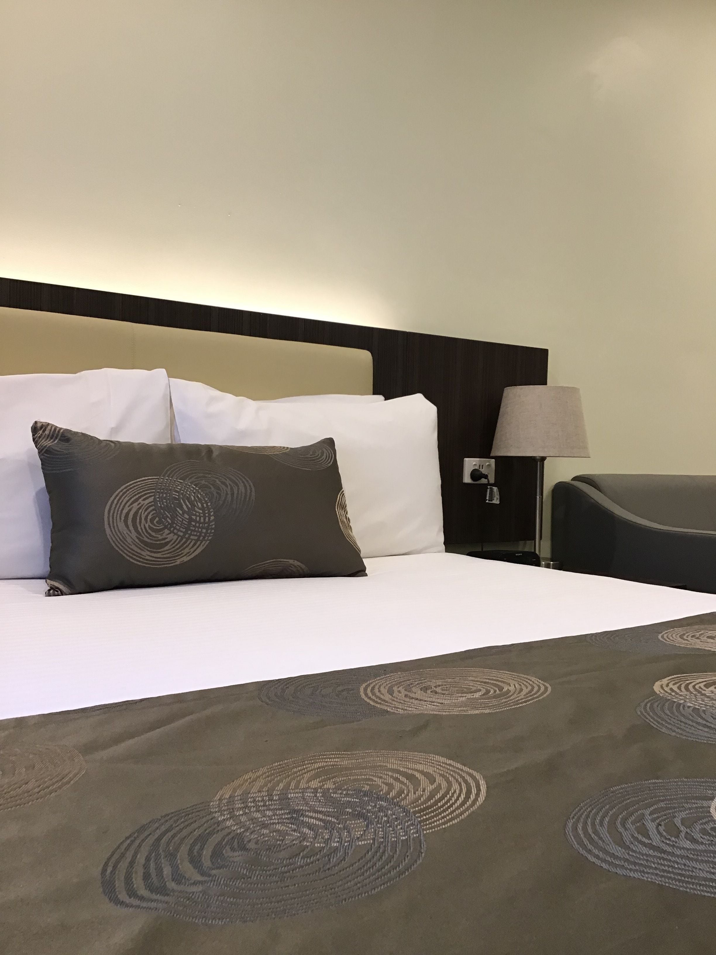 queen spa room | premium bedding, in-room safe, desk, soundproofing
