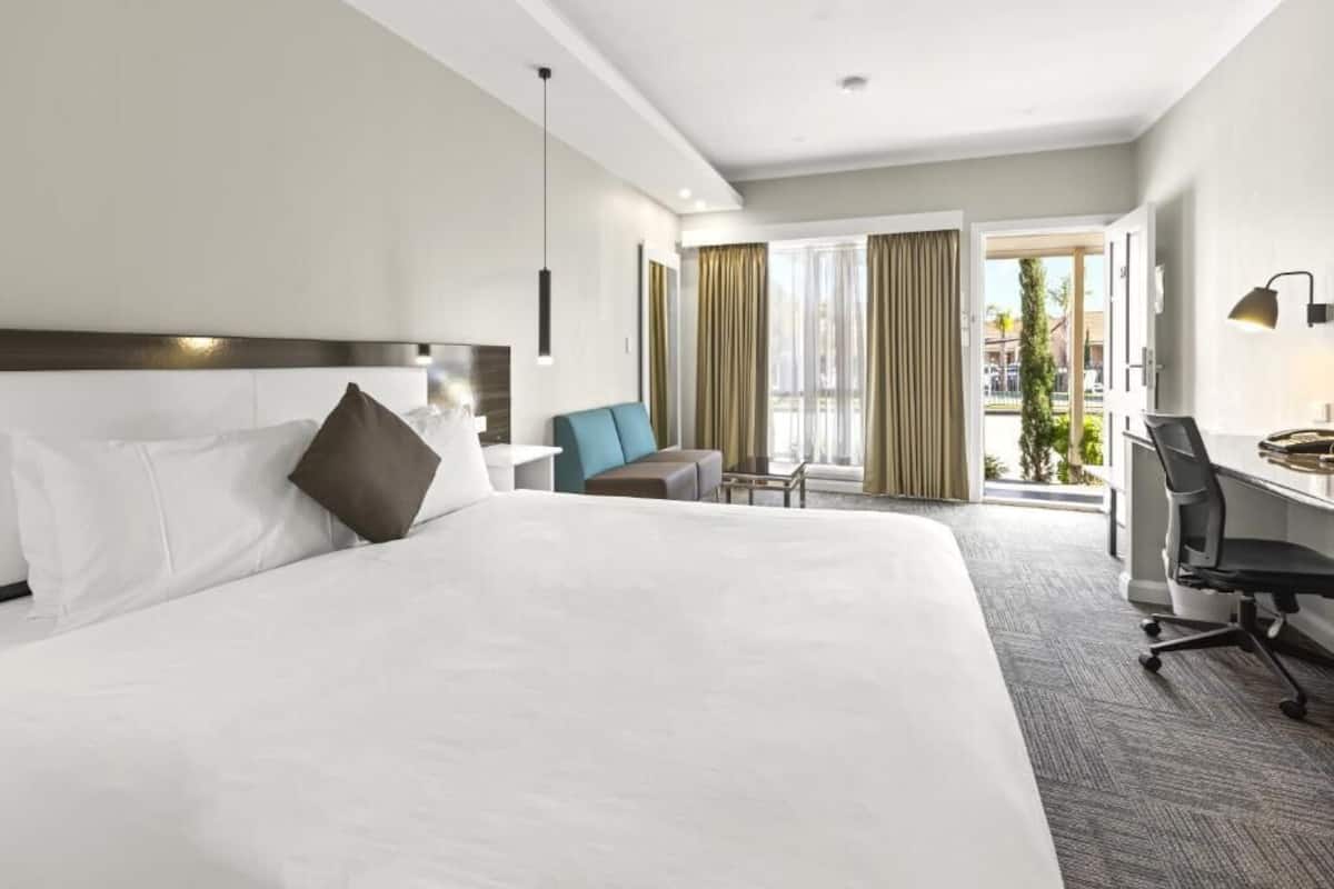 Habitación (Corporate) | Ropa de cama de alta calidad, caja fuerte, escritorio