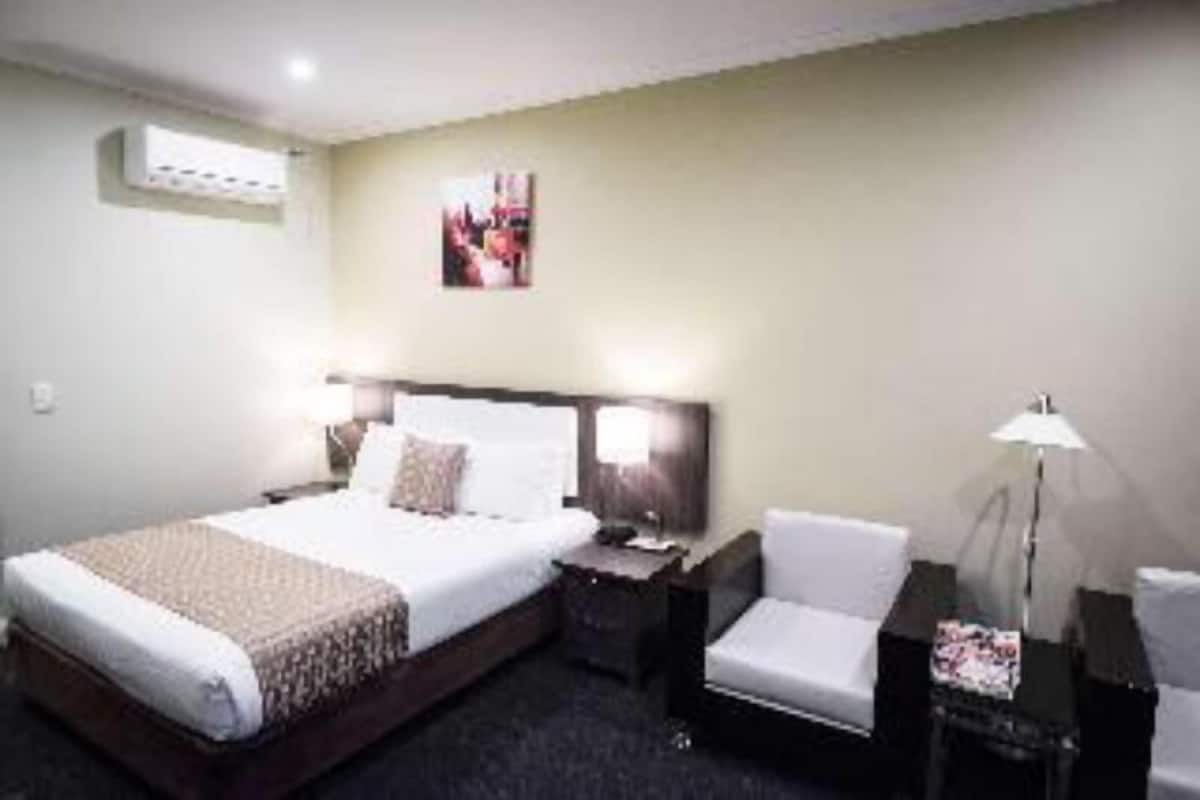 Premium bedding, in-room safe, desk, soundproofing