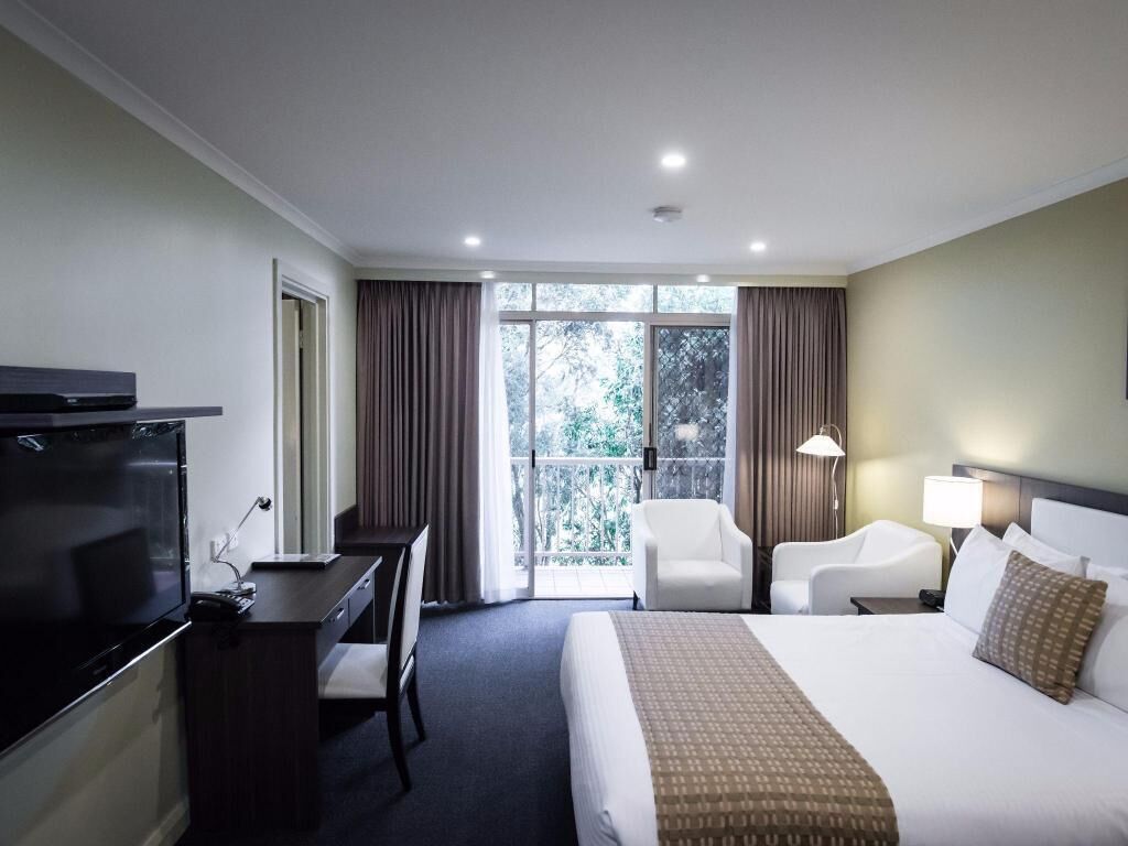 Premium bedding, in-room safe, desk, soundproofing