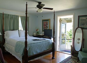 Rockwell room | Egyptian cotton sheets, premium bedding, in-room safe, blackout curtains - Sabal Palm House Bed & Breakfast (Lake Worth)