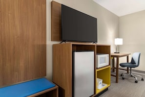 In-room safe, desk, iron/ironing board, free WiFi - Days Inn by Wyndham Washington Court House (Washington Court House)