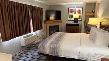Suite, 1 King Bed, Non Smoking (One-Bedroom Suite) | Pillowtop beds, desk, blackout drapes, soundproofing