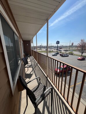 Suite, 1 King Bed, Non Smoking (One-Bedroom Suite) | Balcony
