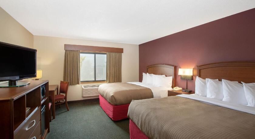 Pillowtop beds, desk, blackout drapes, soundproofing