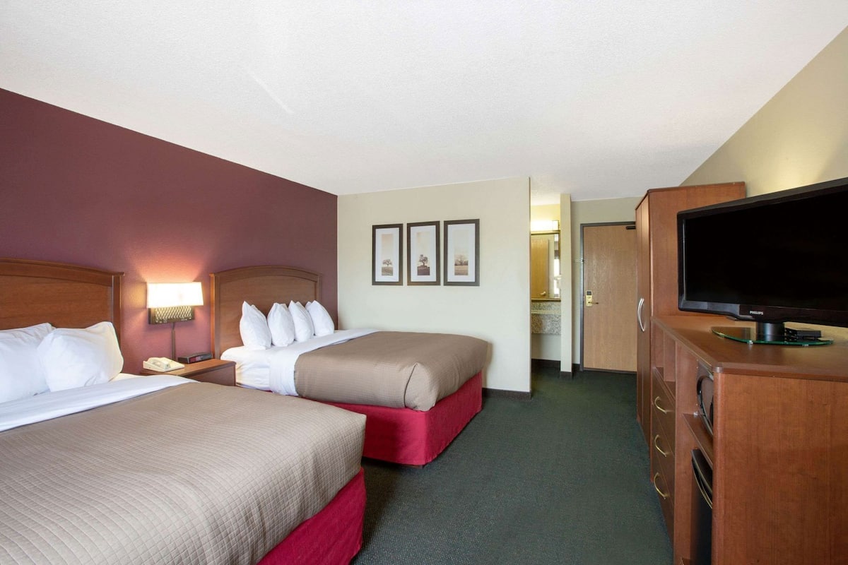 Pillowtop beds, desk, blackout drapes, soundproofing