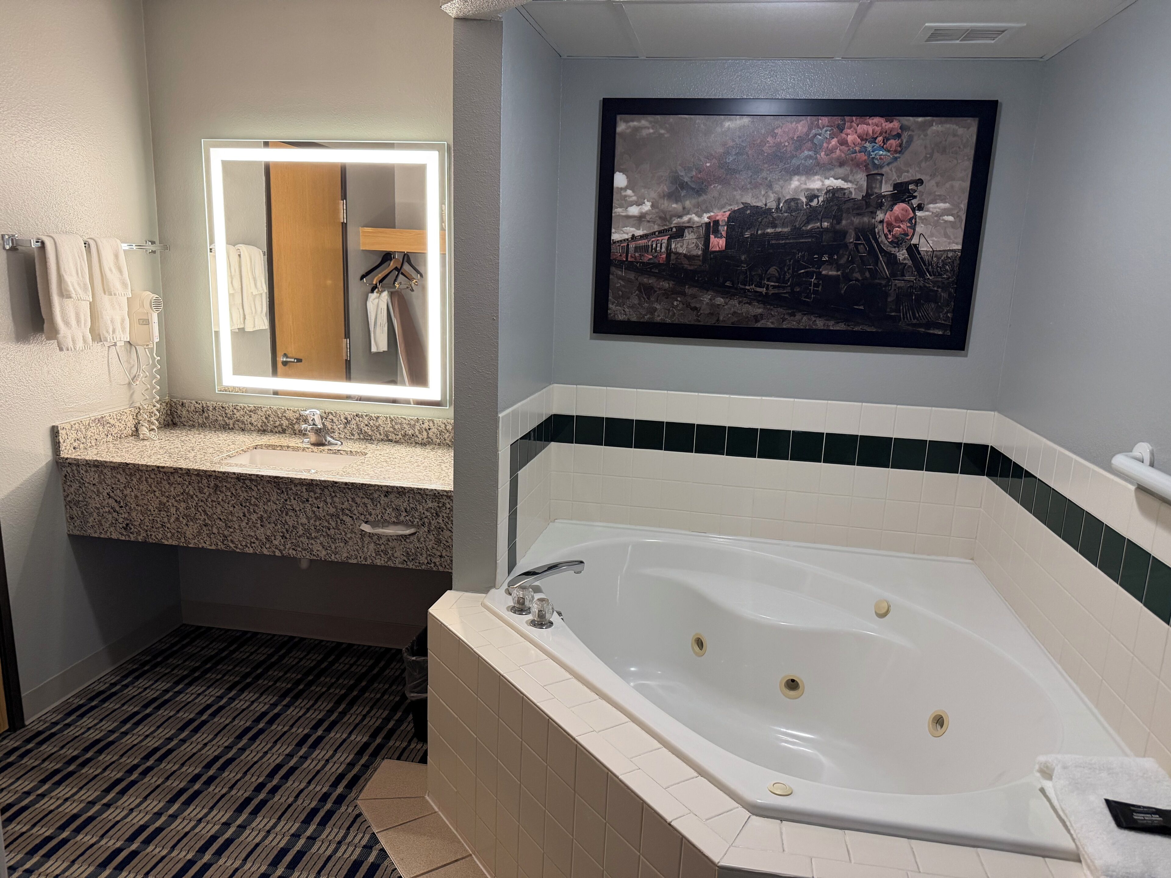 Suite, 1 King Bed, Non Smoking (One-Bedroom Suite) | Pillow-top beds, desk, blackout curtains, soundproofing