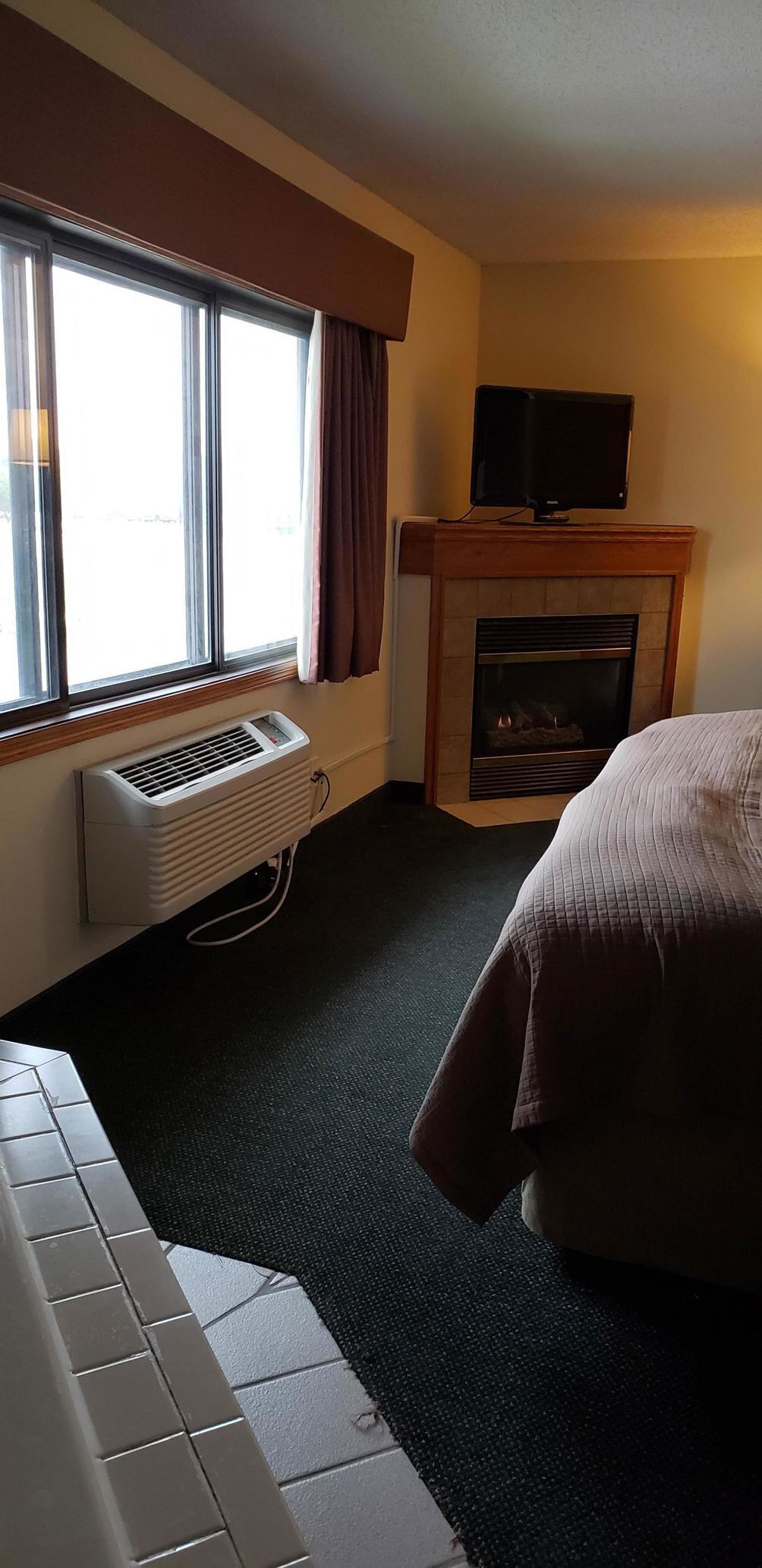 Pillowtop beds, desk, blackout drapes, soundproofing
