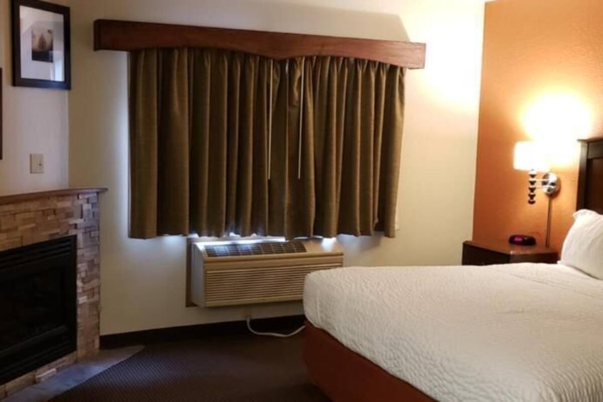 Desk, iron/ironing board, free cots/infant beds, free WiFi