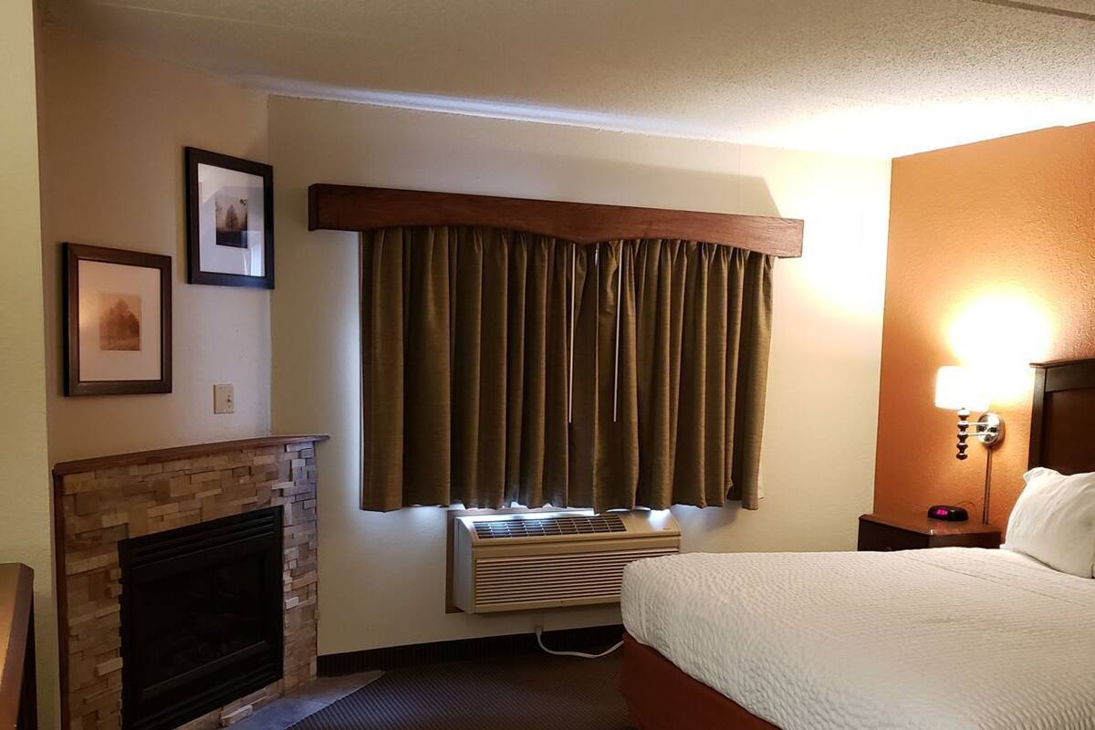 Desk, iron/ironing board, free cots/infant beds, free WiFi