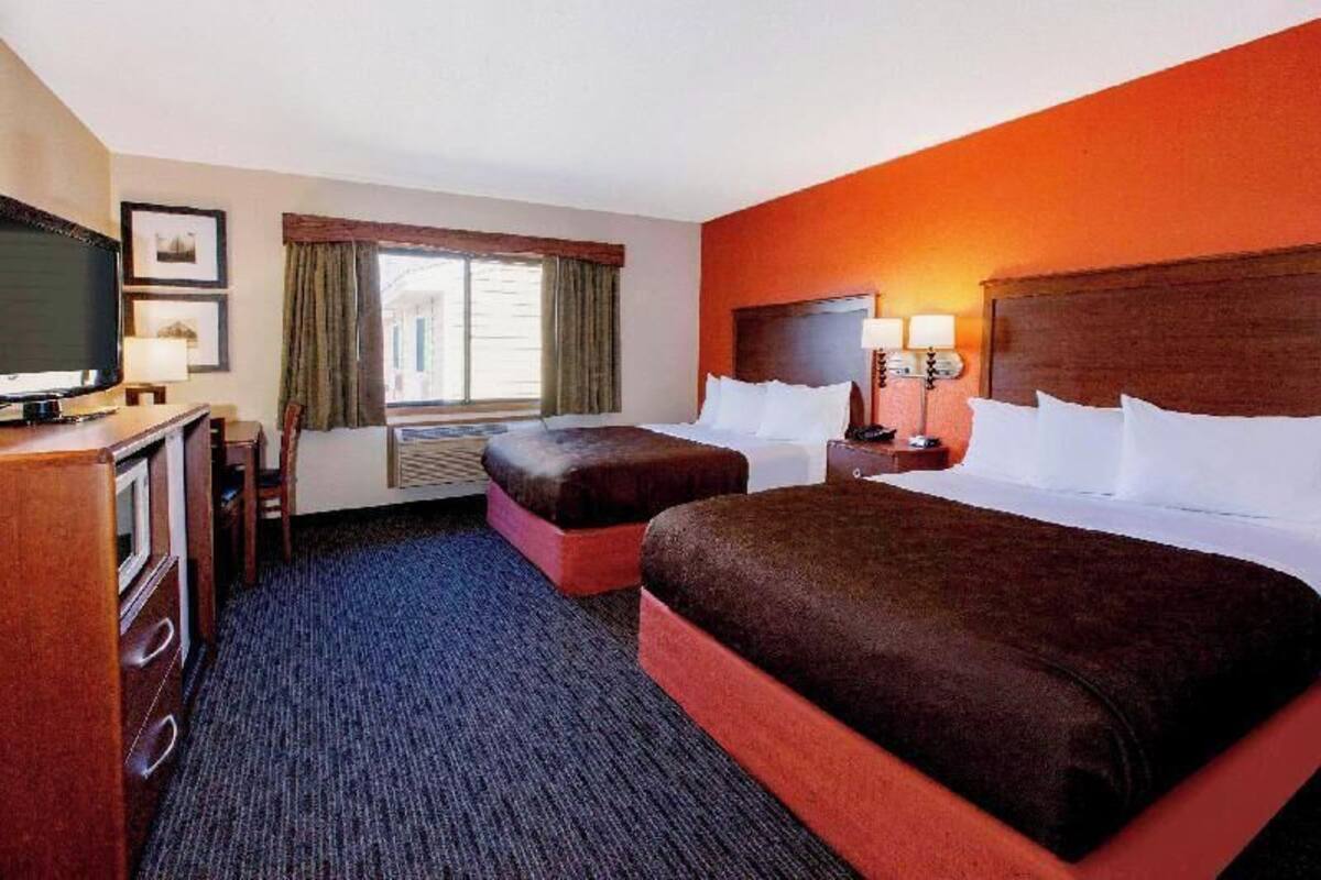 Desk, iron/ironing board, free cots/infant beds, free WiFi