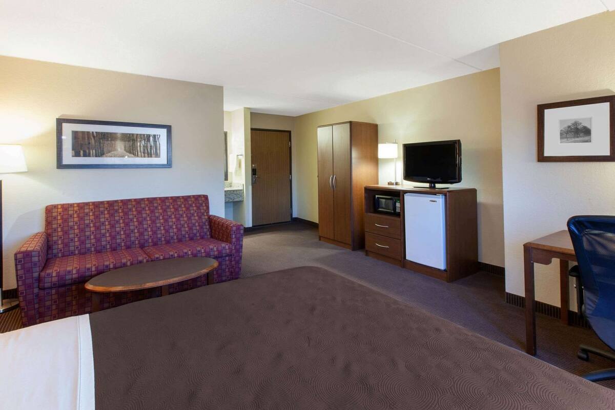 Desk, iron/ironing board, free cots/infant beds, free WiFi