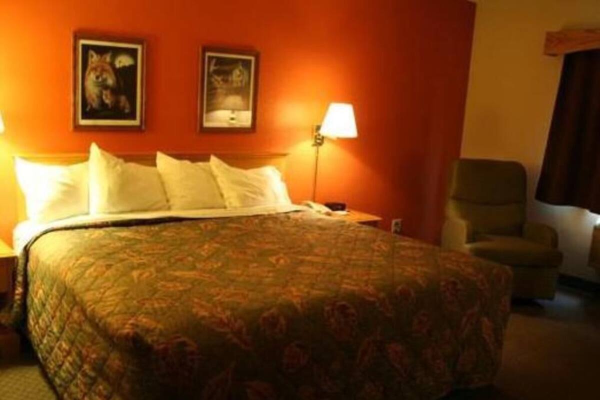 Desk, iron/ironing board, free cots/infant beds, free WiFi