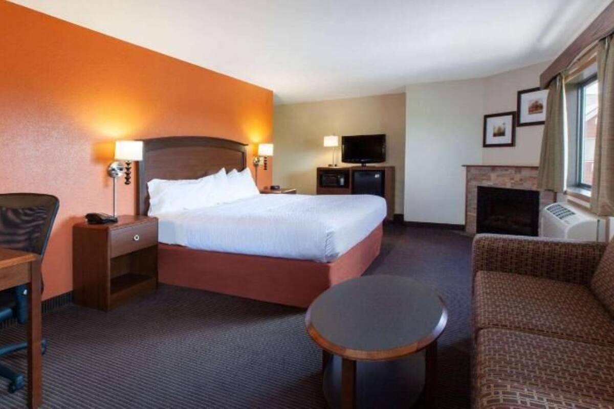 Desk, iron/ironing board, free cots/infant beds, free WiFi