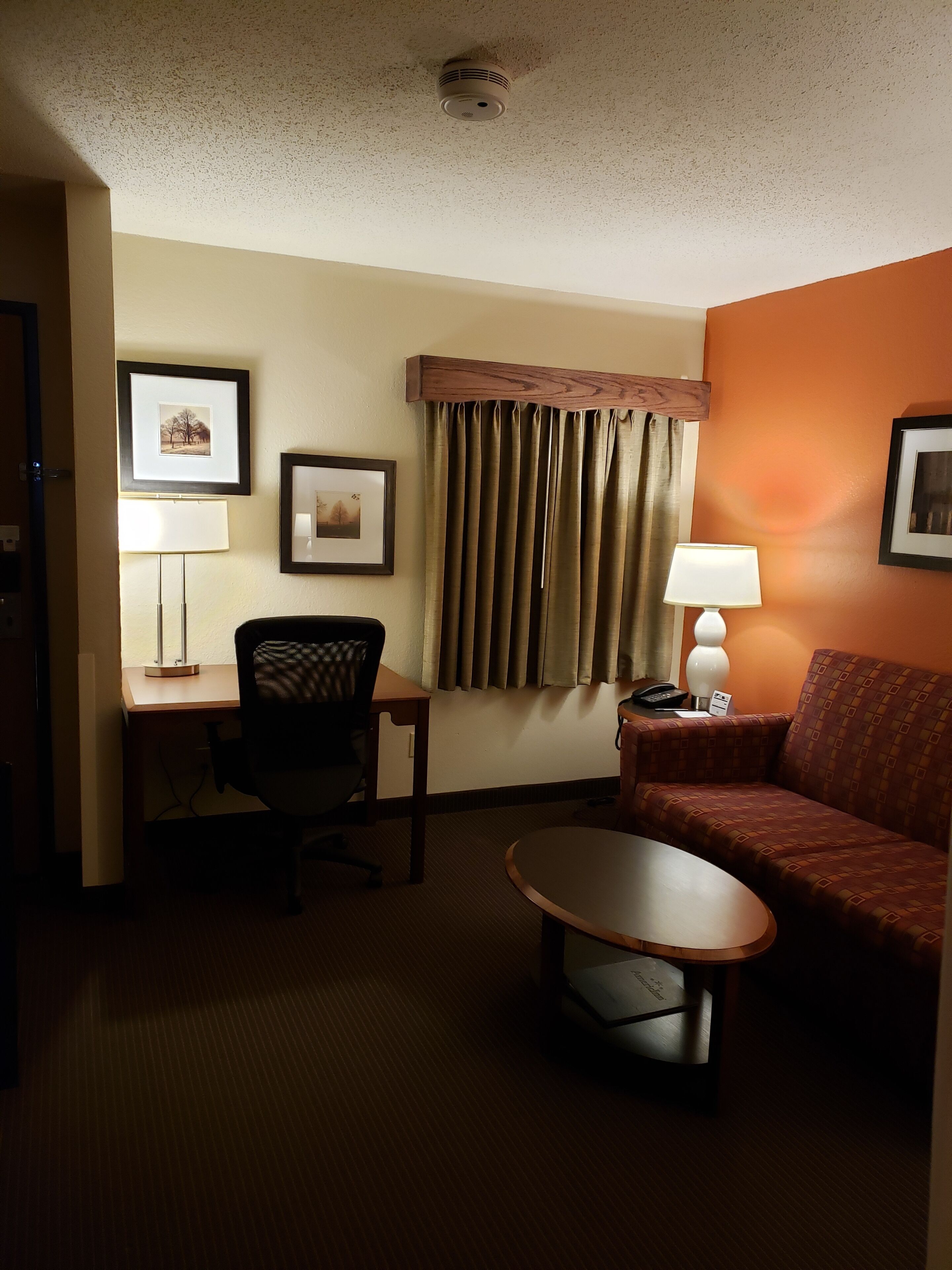 1 king bed, one bedroom, deluxe suite, non-smoking | room amenity