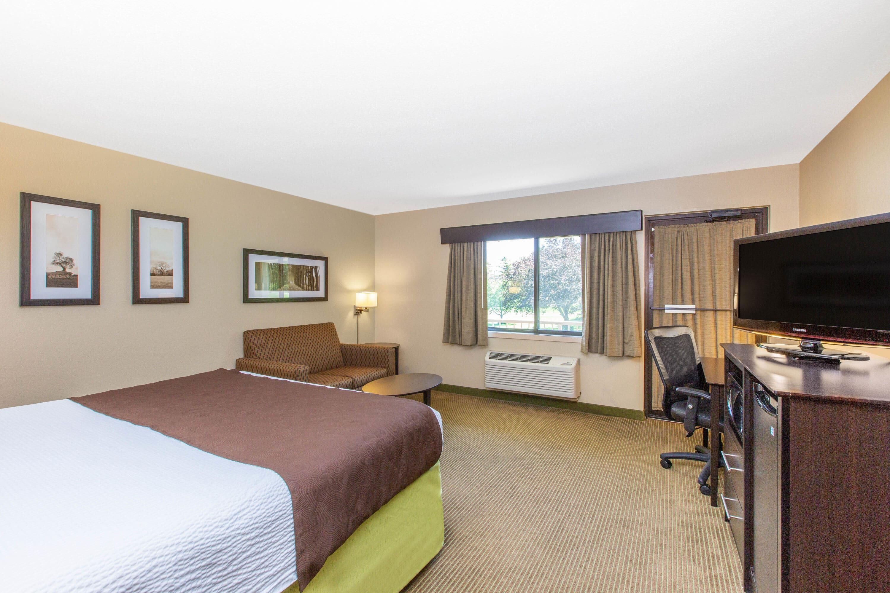 Deluxe-Zimmer, 1 King-Bett, Nichtraucher (Second Floor) | Hochwertige Bettwaren, Schreibtisch, Bügeleisen/Bügelbrett