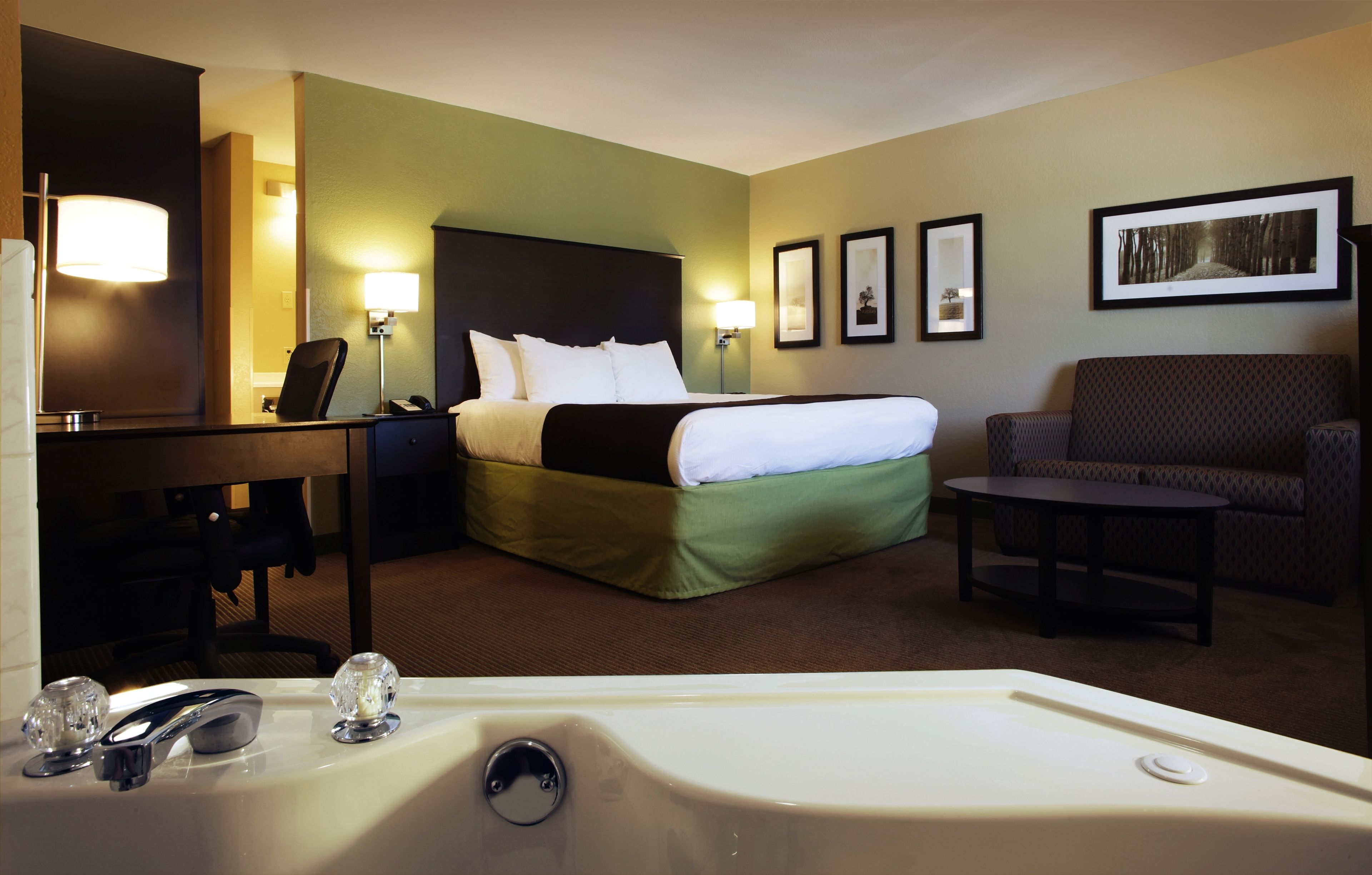 studio suite, 1 king bed, non smoking | premium bedding, desk, iron/ironing board, free cots/infant beds