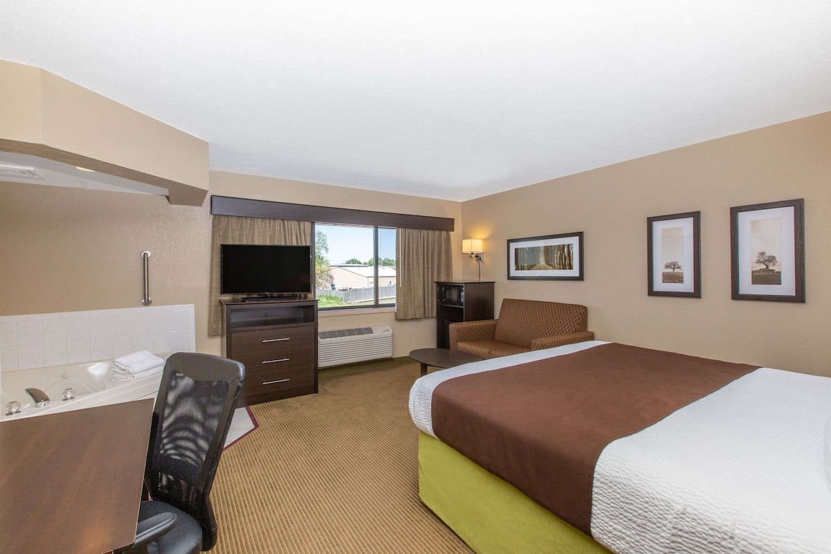 Studio Suite, 1 King Bed, Non Smoking