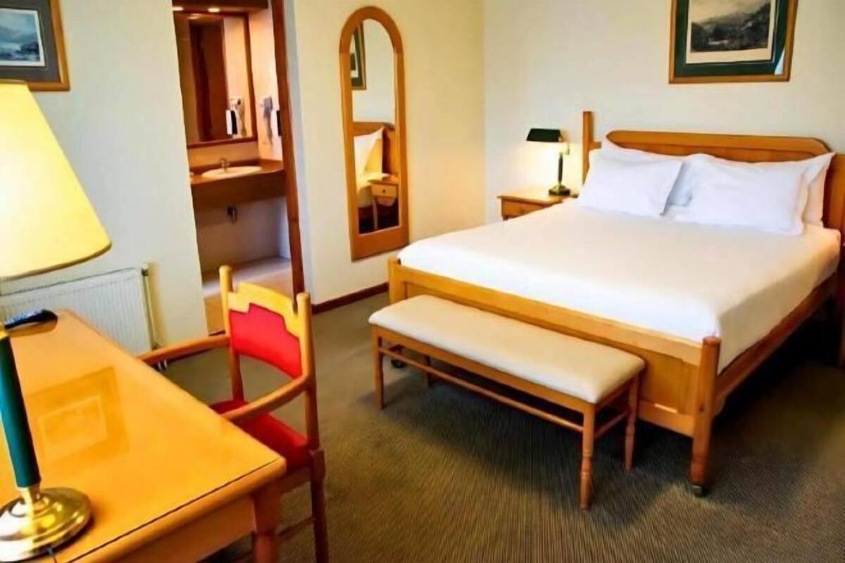 1 chambre, minibar, coffres-forts dans les chambres, bureau