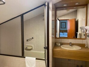 Executive-Zimmer | Badezimmer | Haartrockner, Handtücher