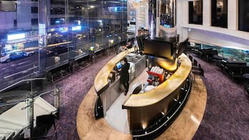 Serves lunch and happy hour