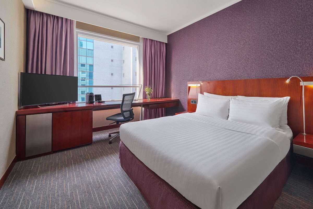 1 bedroom, down duvets, minibar, in-room safe