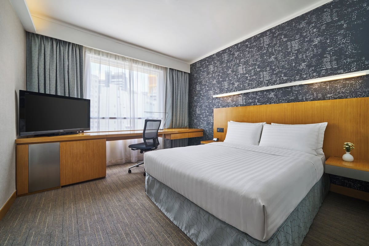1 bedroom, down duvets, minibar, in-room safe