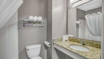 Douche, articles de toilette gratuits, sèche-cheveux
