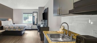 Studio 6 Duluth, GA - Near Gas South District