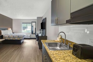 Bureau, Wi-Fi gratuit, draps fournis, réveils
