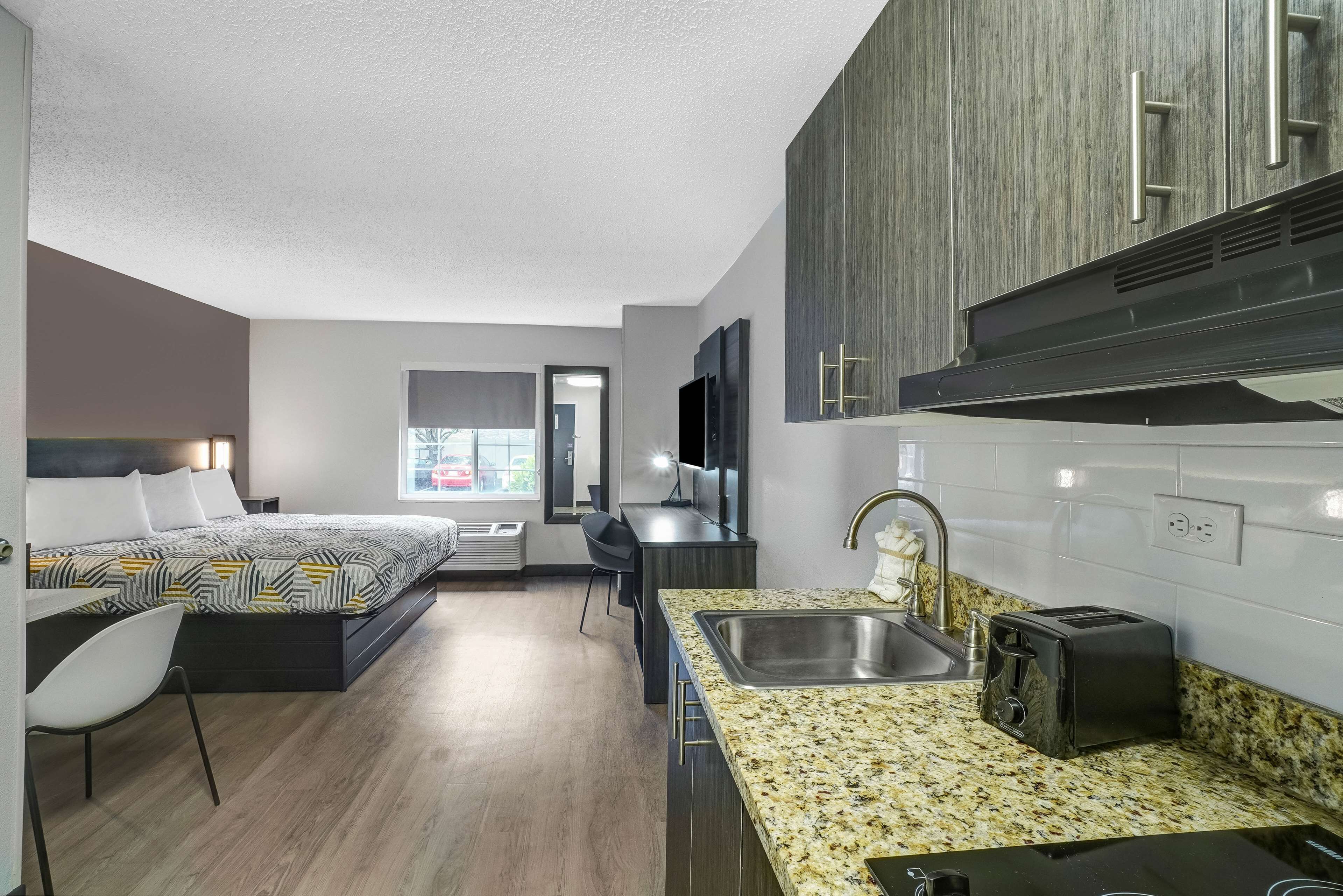 Bureau, Wi-Fi gratuit, draps fournis, réveils