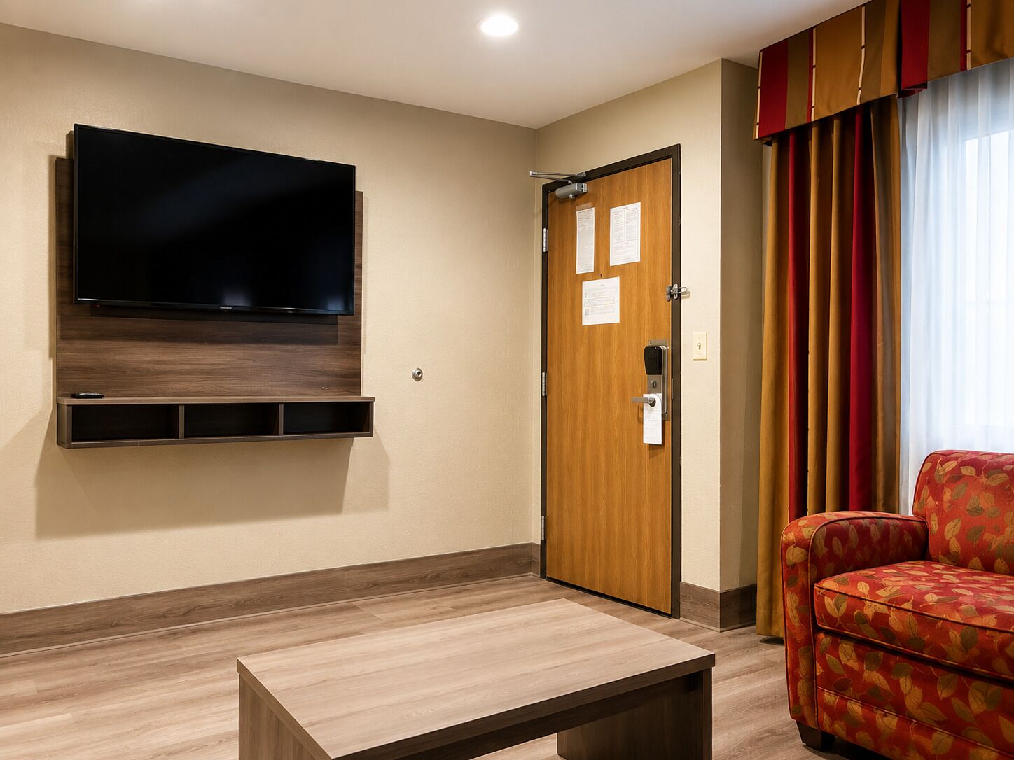Business-Zimmer, 1 King-Bett, Nichtraucher (One-Bedroom) | Wohnzimmer | Flachbildfernseher
