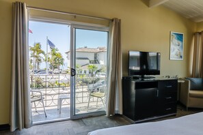 Habitación Premier, 1 cama King size, Terraza | Escritorio, cortinas blackout y tabla de planchar con plancha